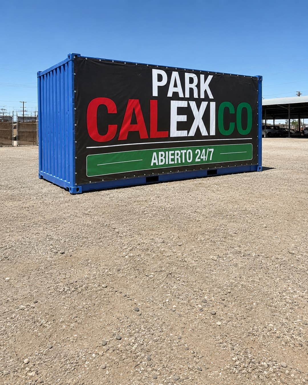 Entrada del lote de Park Calexico con sus lonas y la garita de Calexico al fondo